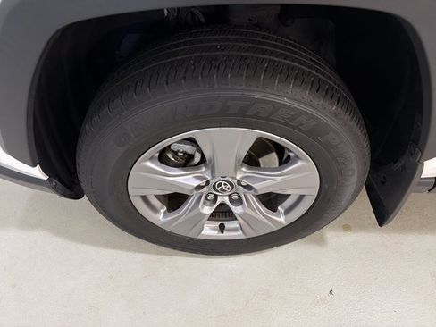 Used 2024 Toyota RAV4 XLE w/ Convenience Package FWD image 11