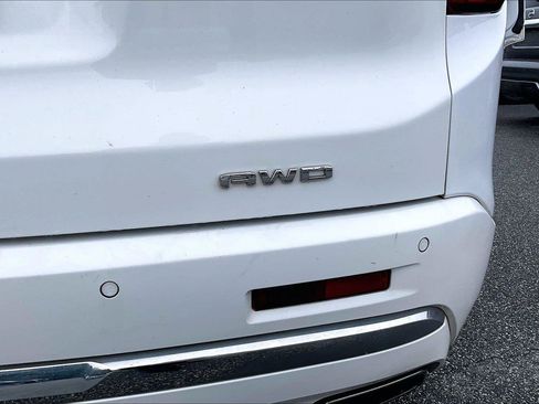 Used 2023 GMC Acadia Denali w/ Denali Technology Package AWD/4WD image 8