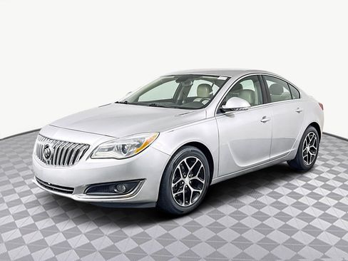 Used 2017 Buick Regal Sport Touring image 4
