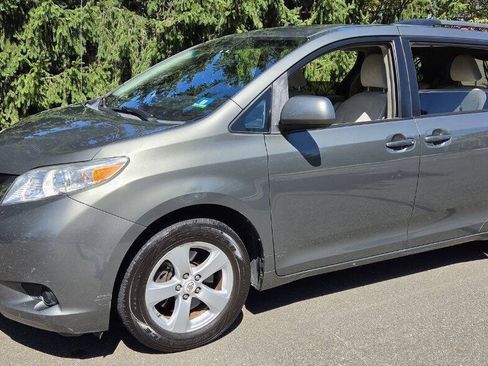 Used 2011 Toyota Sienna LE FWD image 8