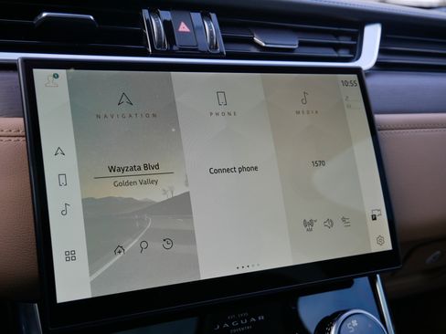 Used 2021 Jaguar XF SE image 29