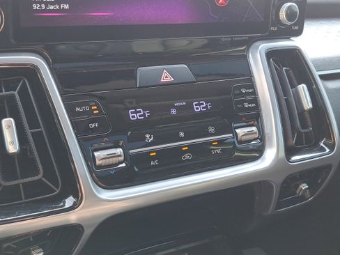 Used 2023 Kia Sorento SX image 21