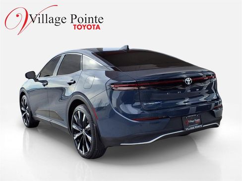 New 2026 Toyota Crown Platinum image 3