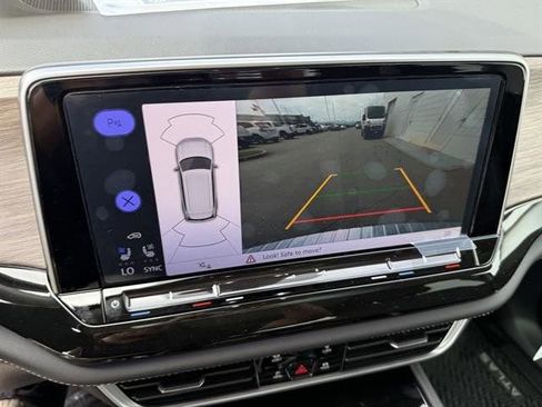 New 2025 Volkswagen Atlas SEL image 25