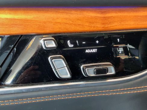 Used 2023 Jeep Grand Wagoneer Series III AWD/4WD image 25