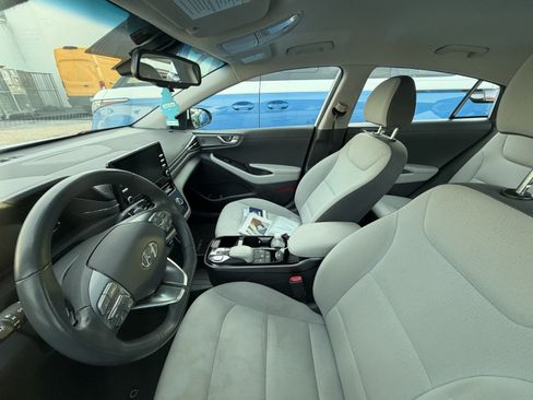 Used 2021 Hyundai Ioniq SE FWD image 9