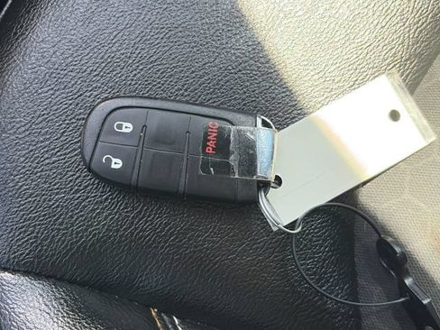 Used 2018 Jeep Compass Latitude FWD image 46