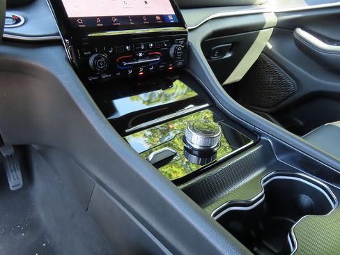 New 2025 Jeep Grand Cherokee Limited w/ Luxury Tech Group II image 6