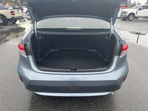Used 2021 Toyota Corolla LE image 18