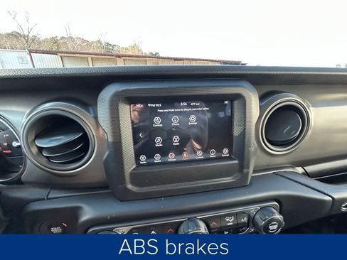 Used 2023 Jeep Wrangler Unlimited w/ Cold Weather Group image 38