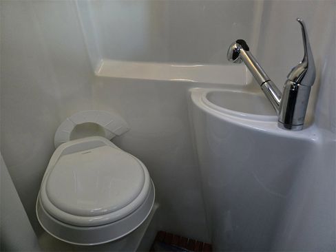 Used 2021 Mercedes-Benz Sprinter 144 Cargo image 22