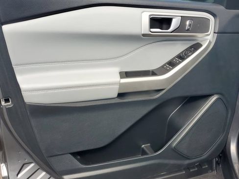 Certified 2023 Ford Explorer XLT w/ Equipment Group 202A AWD/4WD image 9