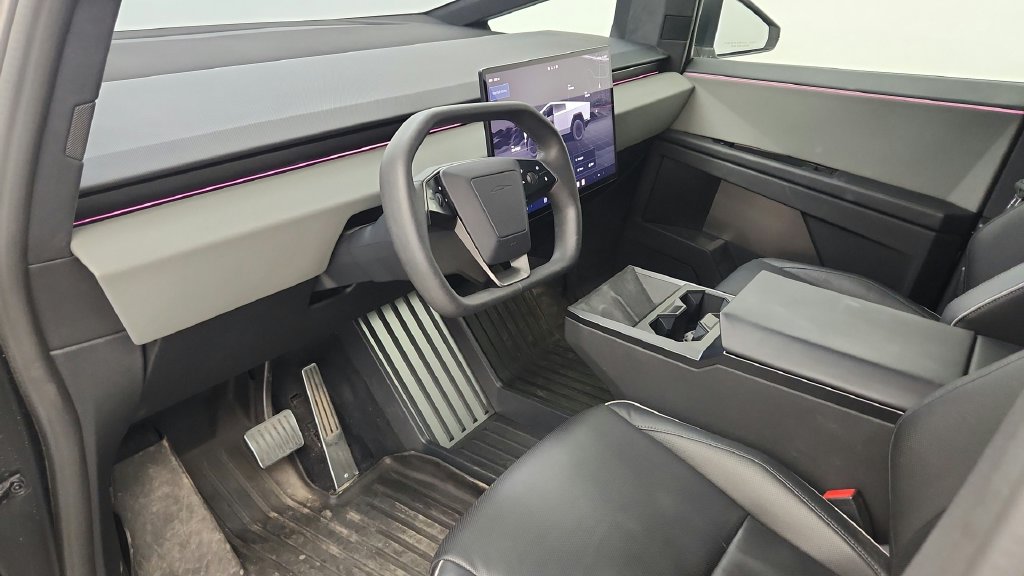 Used 2024 Tesla Cybertruck AWD Crew Cab image 12