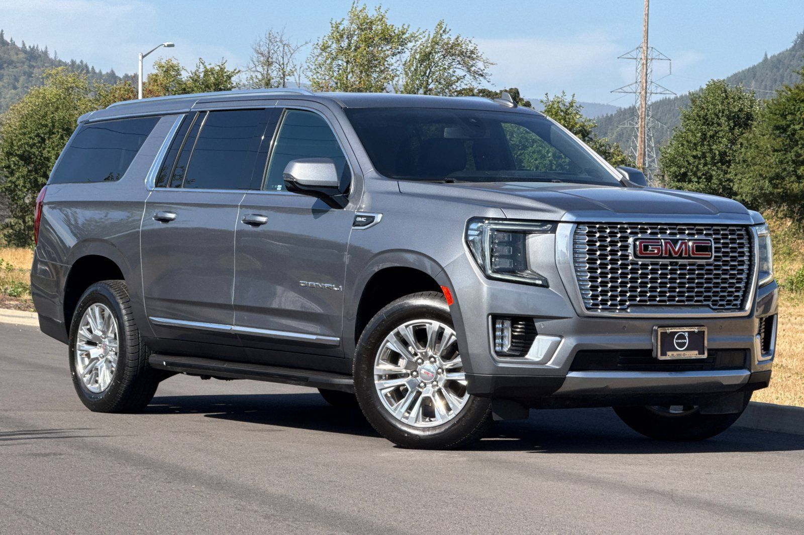 Used 2022 GMC Yukon XL Denali AWD/4WD image 1