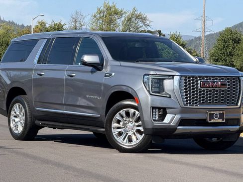 Used 2022 GMC Yukon XL Denali AWD/4WD image 1
