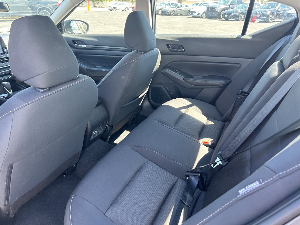 Used 2025 Nissan Altima 2.5 SV FWD image 29