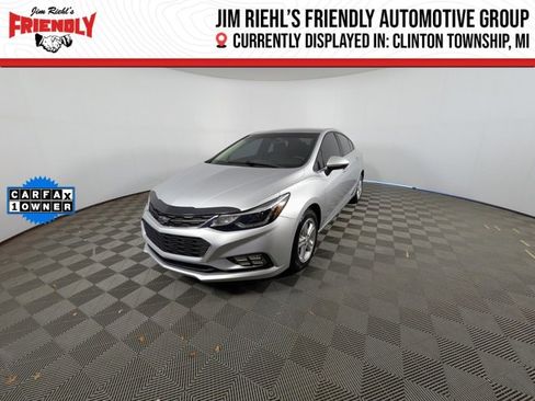 Used 2017 Chevrolet Cruze LT image 1