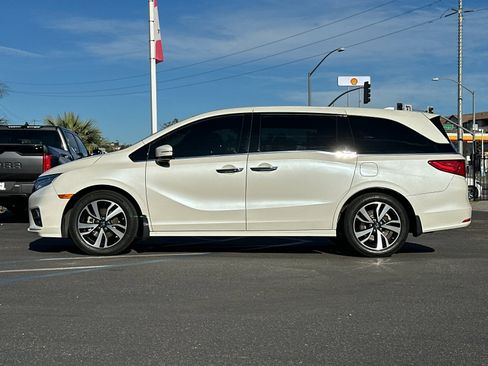 Used 2018 Honda Odyssey Elite image 2