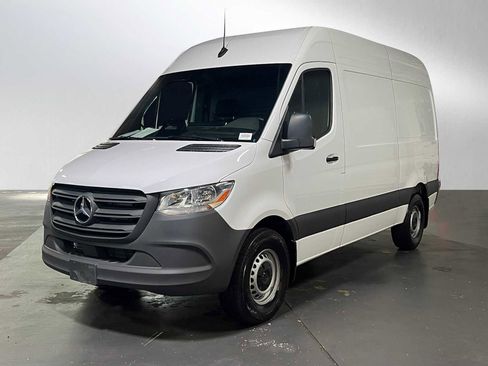 Used 2025 Mercedes-Benz Sprinter 2500 image 7
