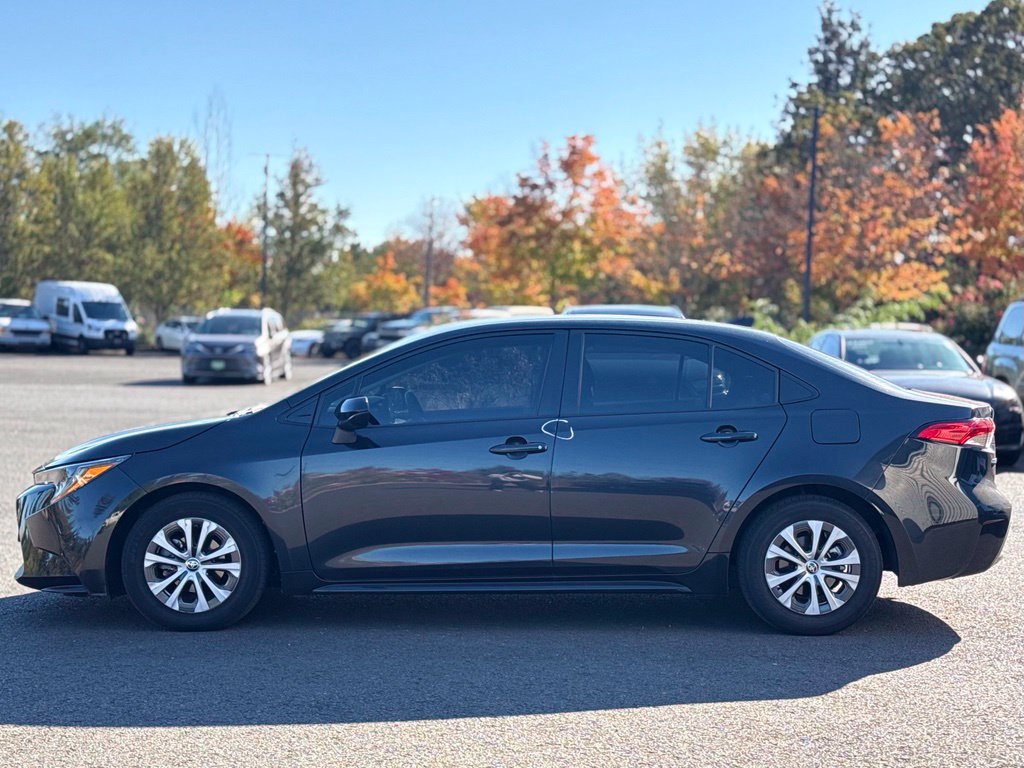 Used 2022 Toyota Corolla LE FWD image 2