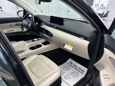 Used 2023 Genesis GV70 2.5T w/ Advanced Package image 16