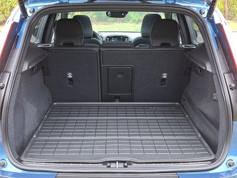 Used 2020 Volvo XC40 T5 R-Design w/ Protection Package Premier image 28