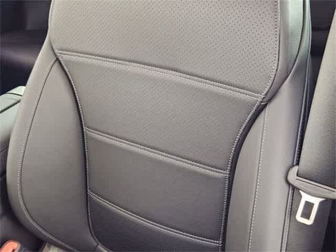 Used 2025 Mercedes-Benz GLC 300 4MATIC image 70