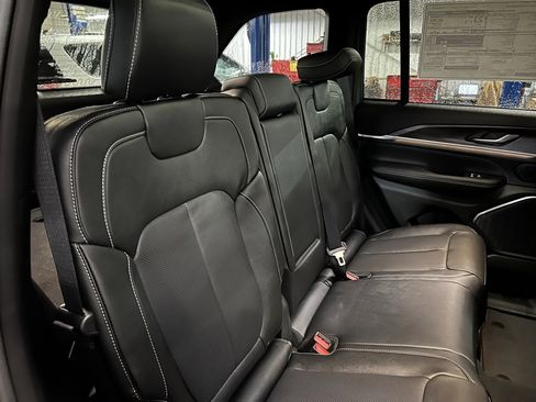 New 2026 Jeep Grand Cherokee Limited image 19