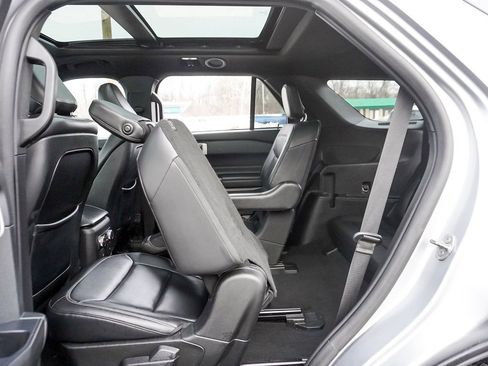 Used 2020 Ford Explorer XLT w/ Equipment Group 202A image 45