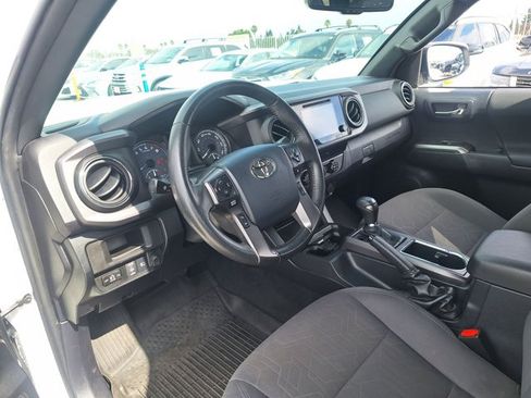 Used 2019 Toyota Tacoma TRD Off-Road AWD/4WD image 8