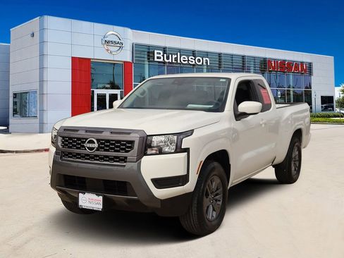 Certified 2025 Nissan Frontier SV image 1