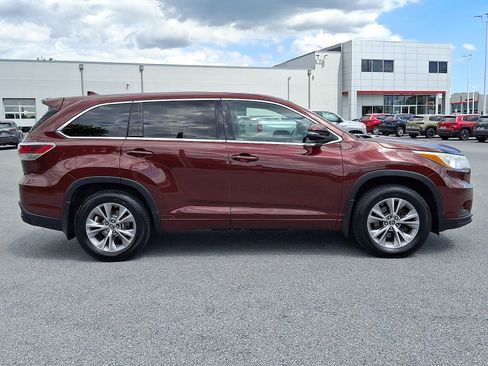 Used 2016 Toyota Highlander Plus AWD/4WD image 8