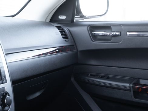 Used 2010 Chrysler 300 C image 14