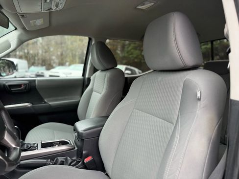 Used 2021 Toyota Tacoma SR5 w/ SR5 Appearance Package (SM) image 15