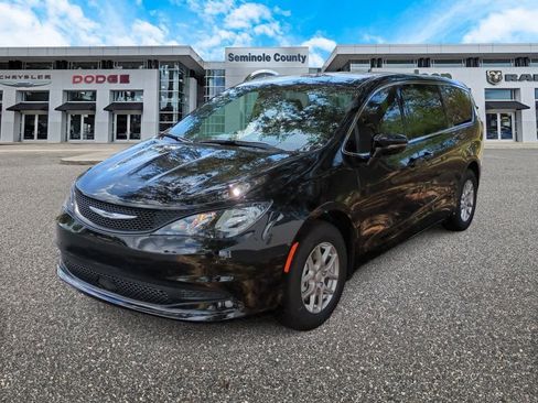 New 2026 Chrysler Voyager LX image 4