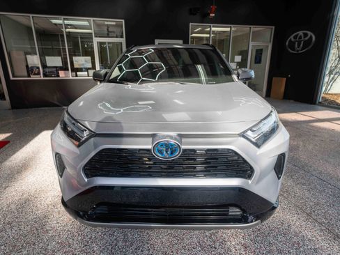 Used 2023 Toyota RAV4 SE image 7