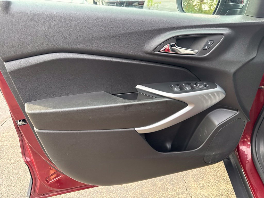 Used 2024 Chevrolet Trax RS FWD image 19