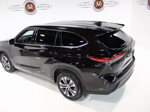 Used 2021 Toyota Highlander XLE image 70