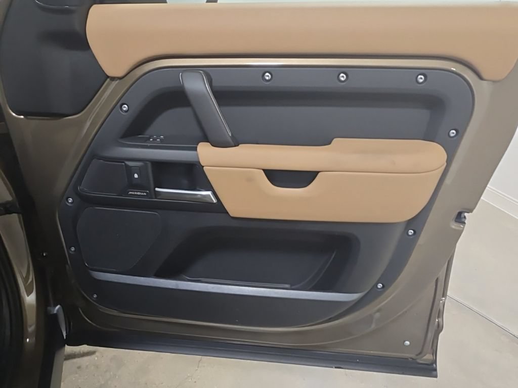 New 2026 Land Rover Defender 110 S AWD/4WD image 28