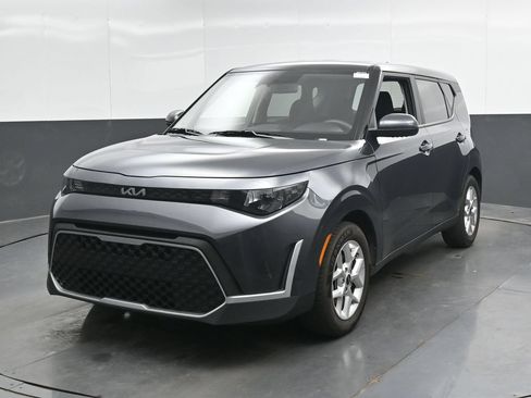 Used 2025 Kia Soul LX w/ LX Technology Package FWD image 6
