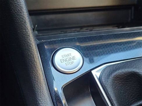 Certified 2025 Volkswagen Taos SE image 24