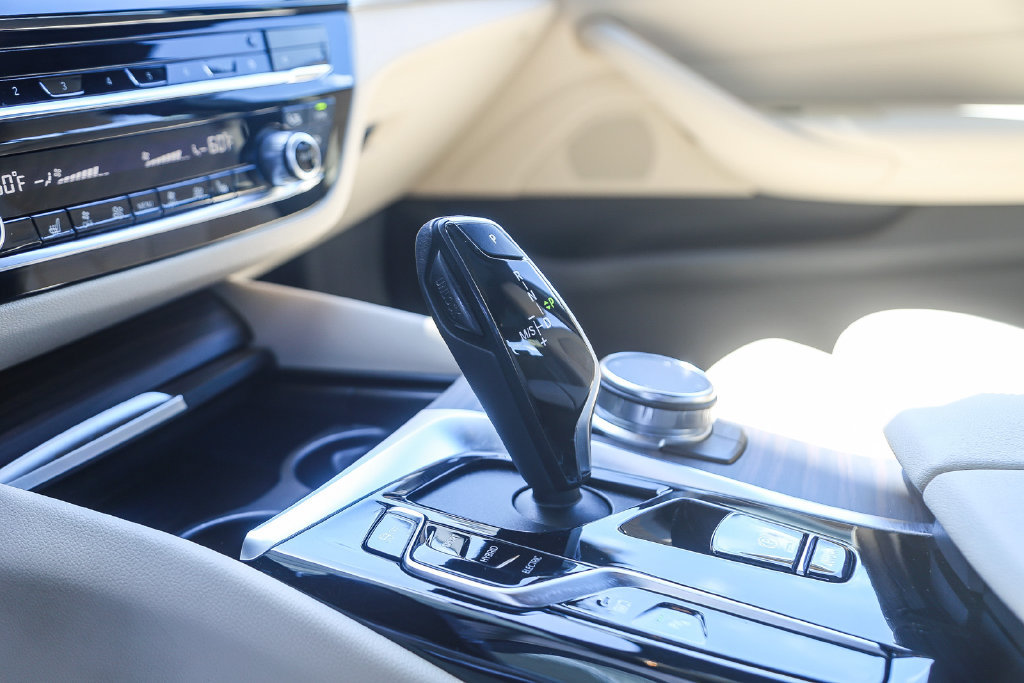 Certified 2023 BMW 530e w/ Convenience Package RWD image 19