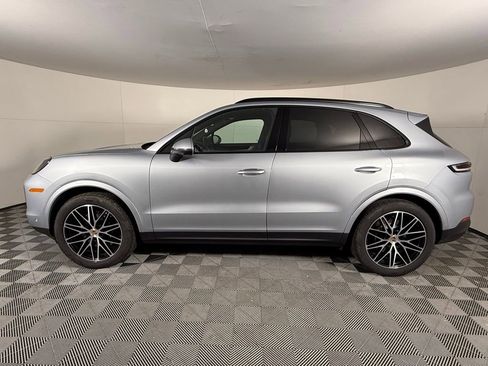 Certified 2025 Porsche Cayenne image 2