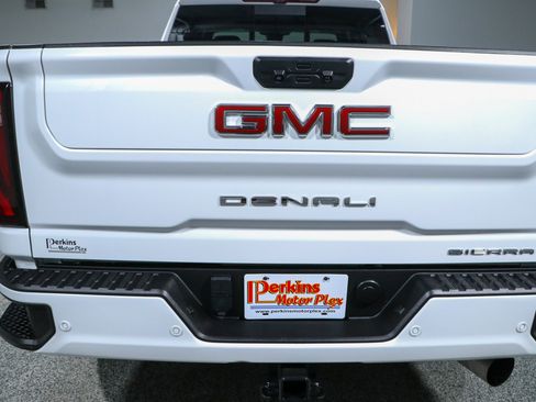 Used 2024 GMC Sierra 2500 Denali w/ Denali Reserve Package AWD/4WD image 8