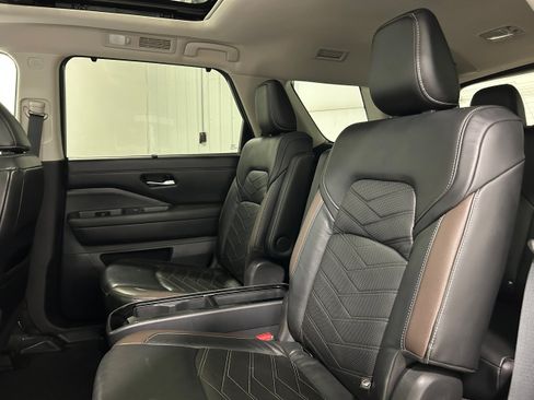 Used 2022 Nissan Pathfinder Platinum w/ Cargo Package AWD/4WD image 30