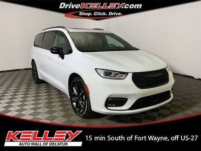 Used 2020 Chrysler Pacifica Limited w/ Tire & Wheel Group