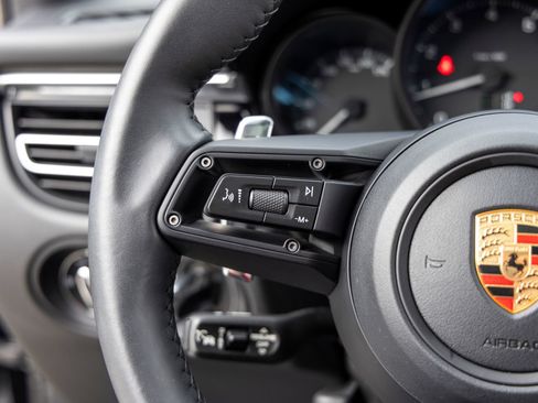 Certified 2026 Porsche Macan AWD/4WD image 36