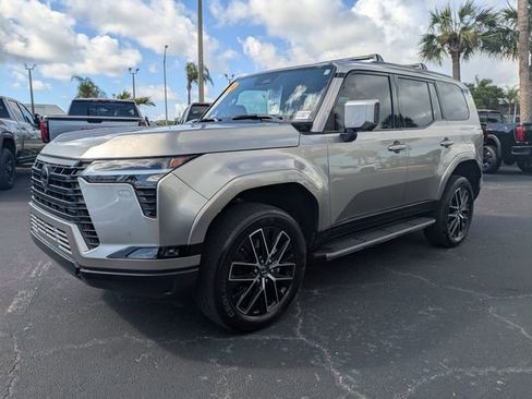 Used 2024 Lexus GX 550 w/ Accessory Package (2T) AWD/4WD image 8