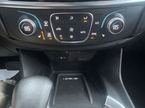 Certified 2023 Chevrolet Traverse LT image 32