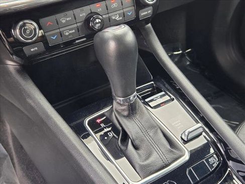 Used 2023 Jeep Compass Limited image 12